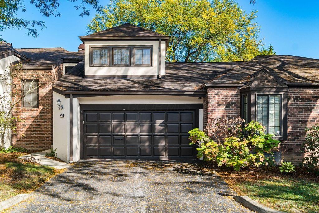 Photo of 210 Saint Antoine Drive 25D #25D, Worthington, OH 43085 (MLS # 225038299)