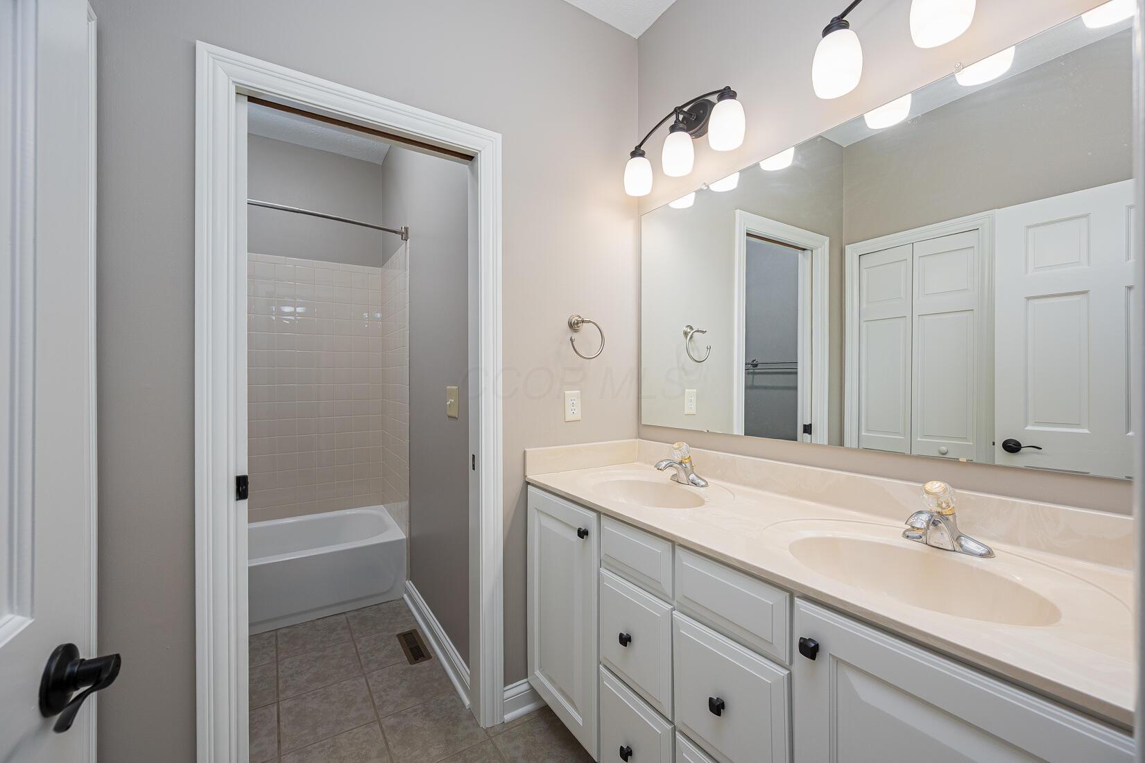 7460 Harness Way, Delaware, Ohio image 25