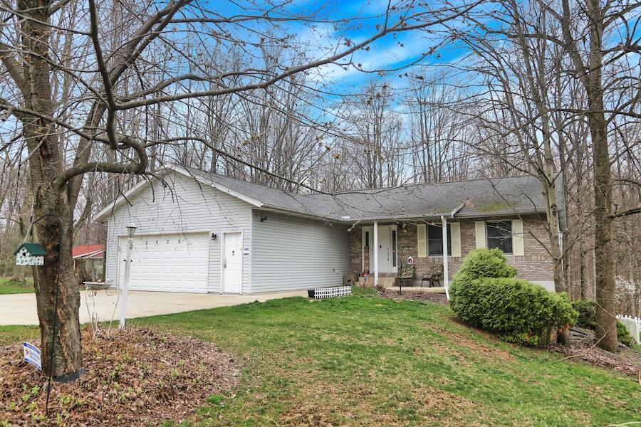 2406 Apple Valley Drive, Howard, Ohio image 1