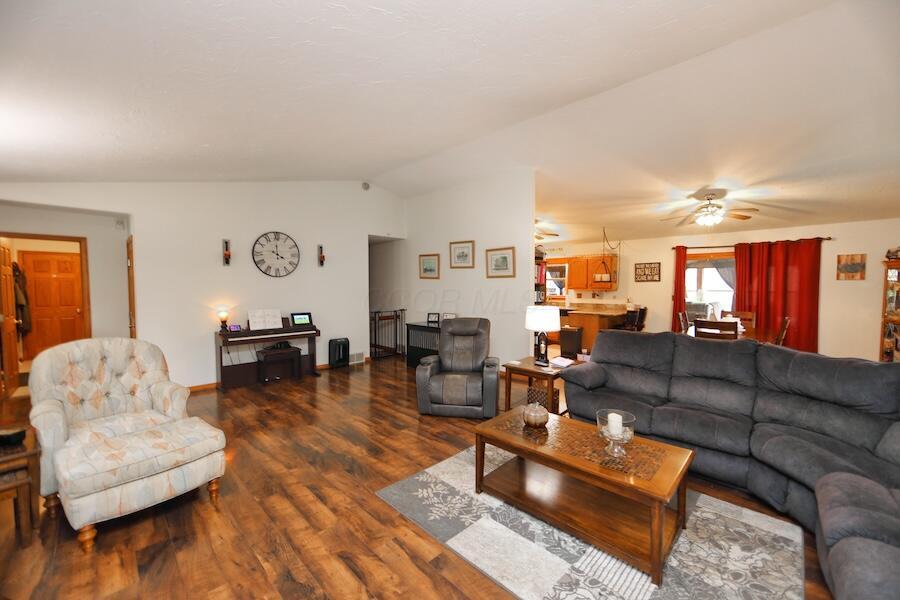 2406 Apple Valley Drive, Howard, Ohio image 6