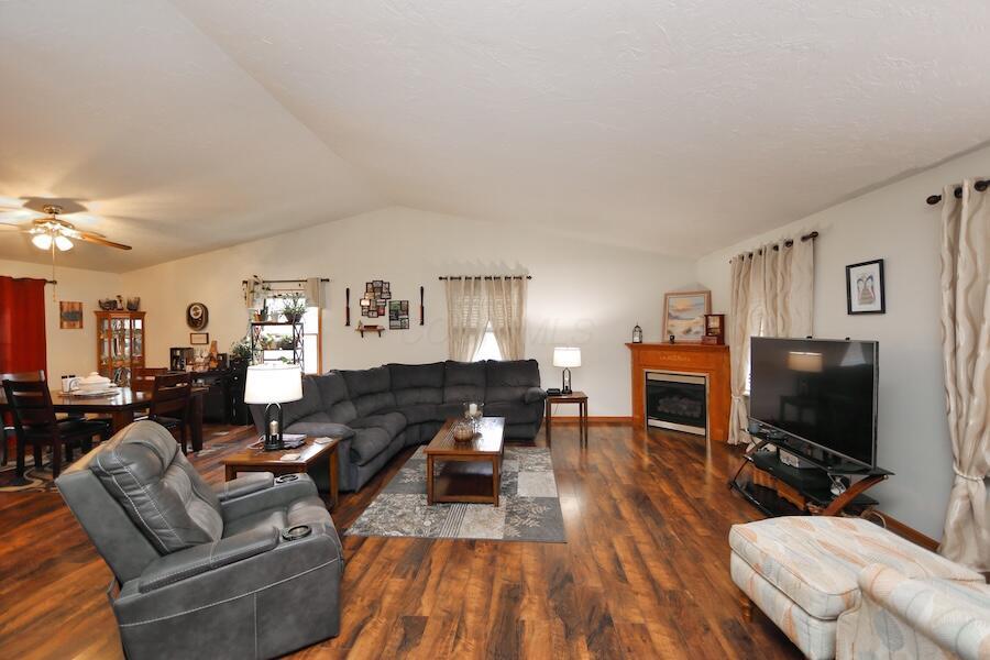 2406 Apple Valley Drive, Howard, Ohio image 4