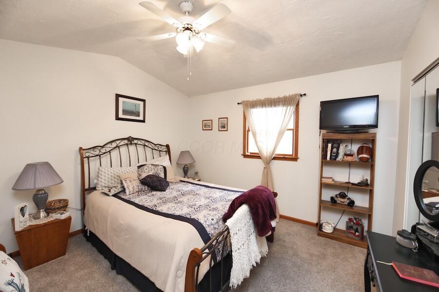 2406 Apple Valley Drive, Howard, Ohio image 27