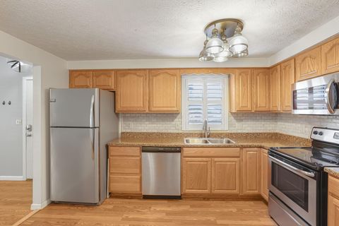 Tiny photo for 162 South Fork Circle, Pataskala, OH 43062 (MLS # 226014018)