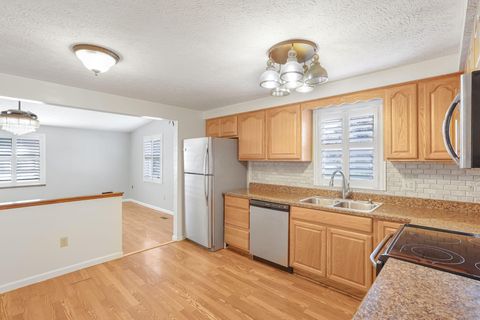 Tiny photo for 162 South Fork Circle, Pataskala, OH 43062 (MLS # 226014018)