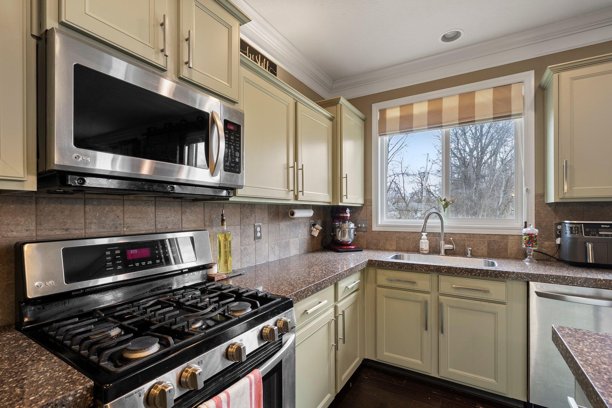3950 Granite Peak Drive, Grove City, Ohio image 20
