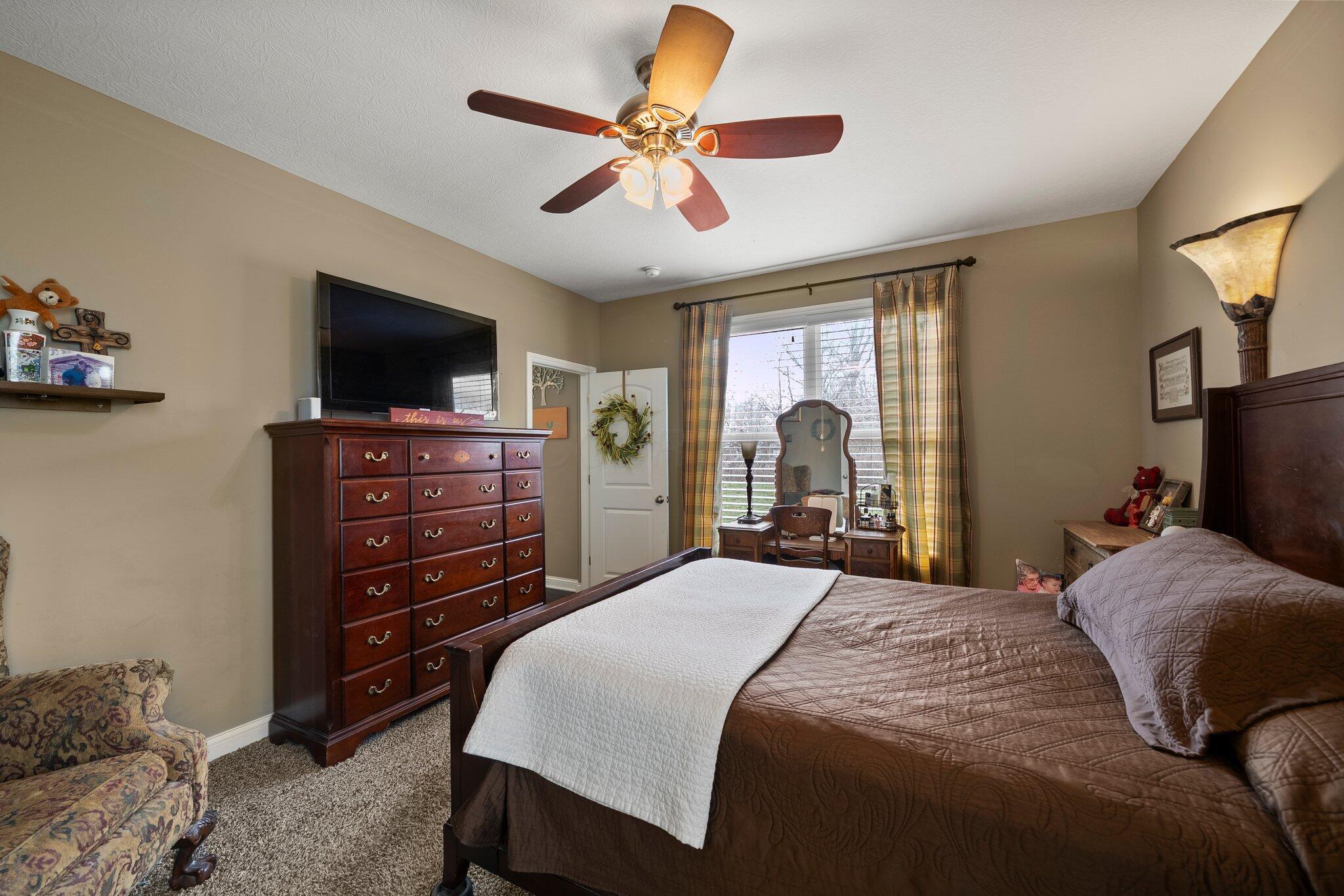 3950 Granite Peak Drive, Grove City, Ohio image 25