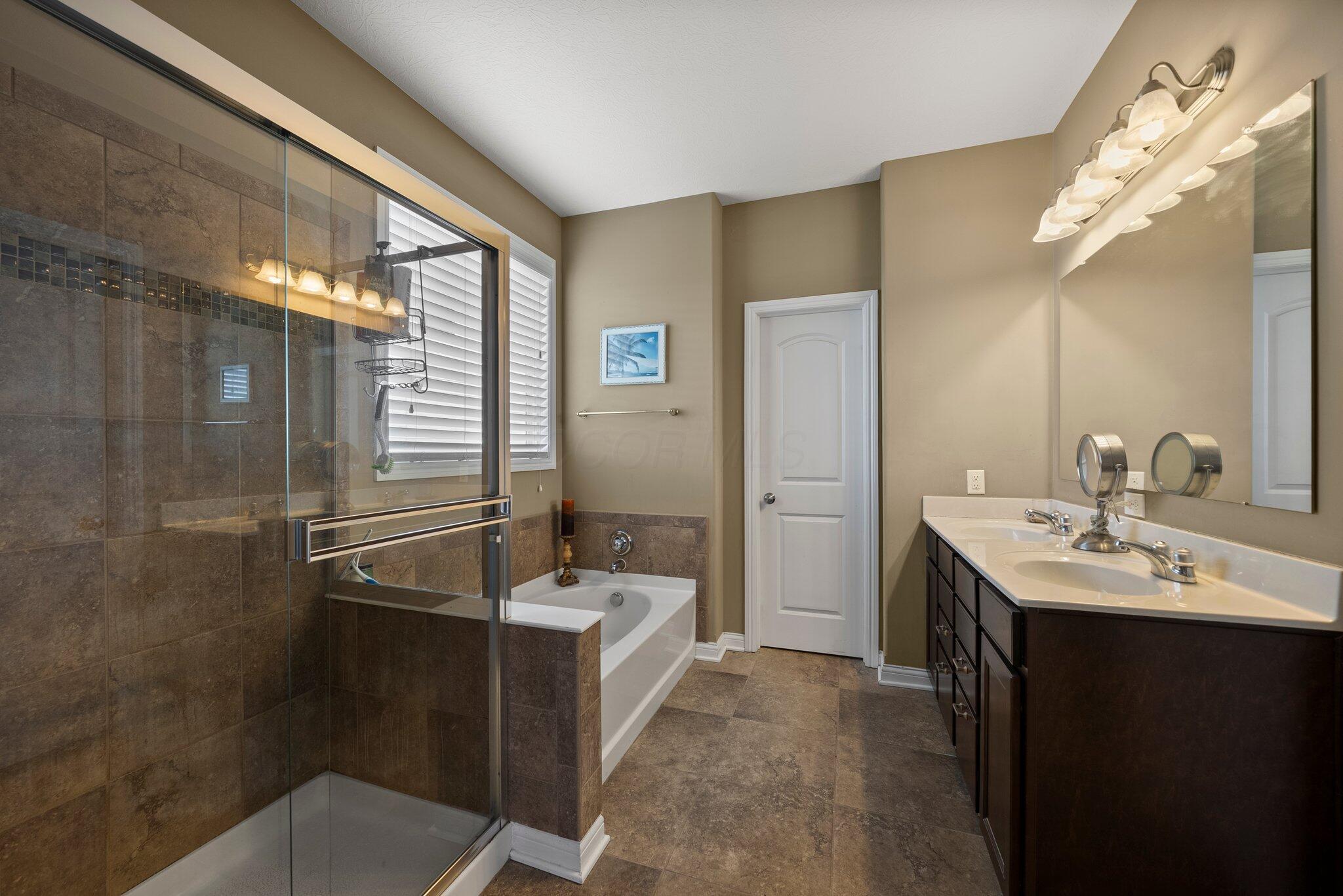 3950 Granite Peak Drive, Grove City, Ohio image 26
