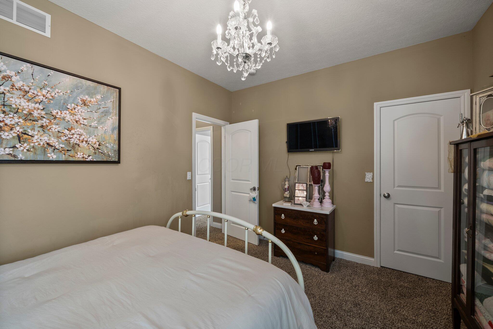3950 Granite Peak Drive, Grove City, Ohio image 12