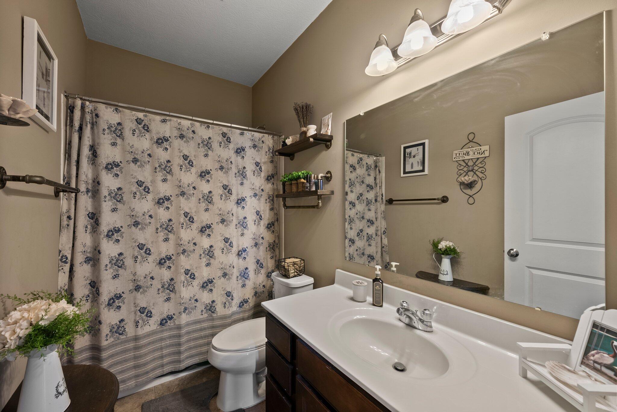 3950 Granite Peak Drive, Grove City, Ohio image 10