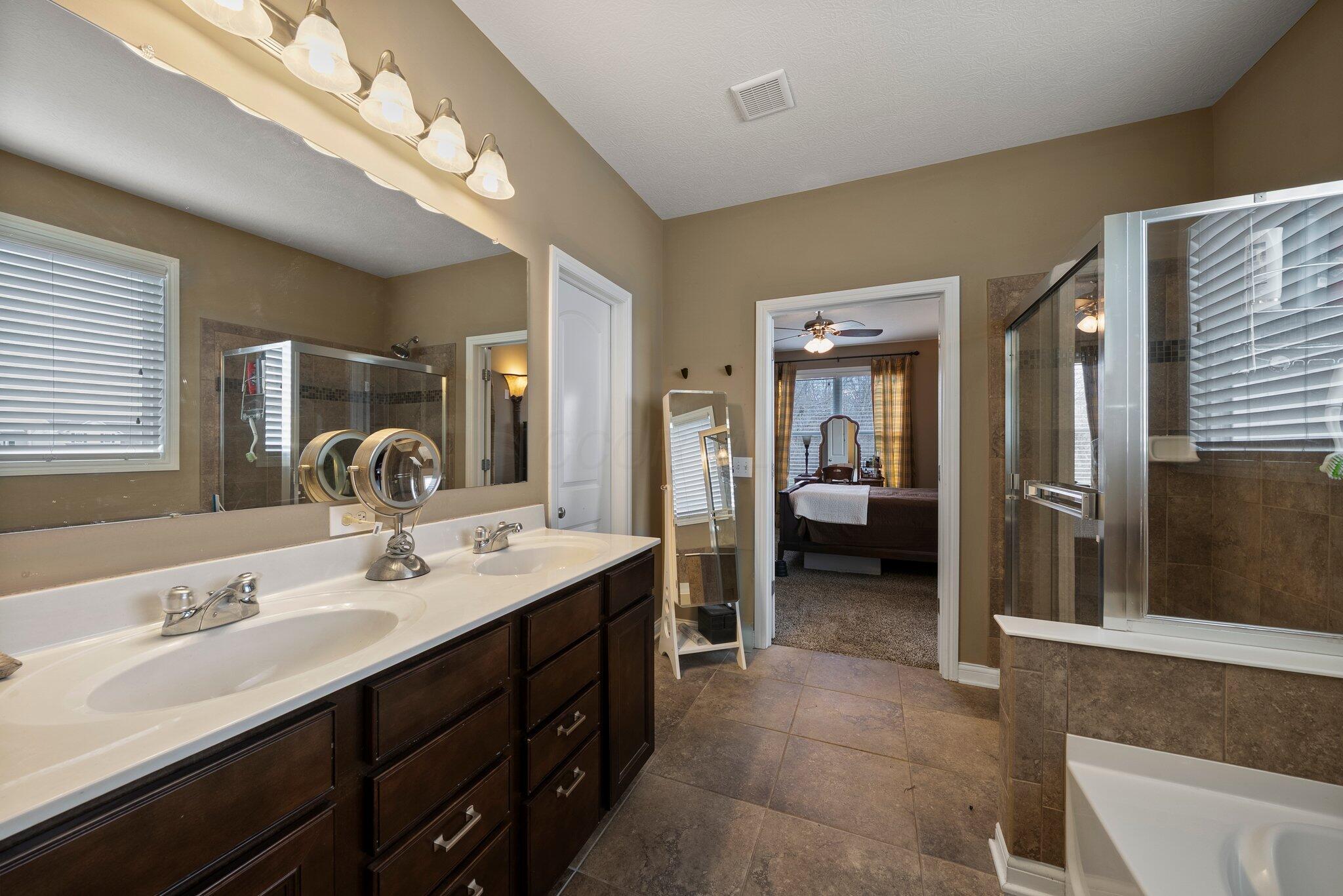 3950 Granite Peak Drive, Grove City, Ohio image 27