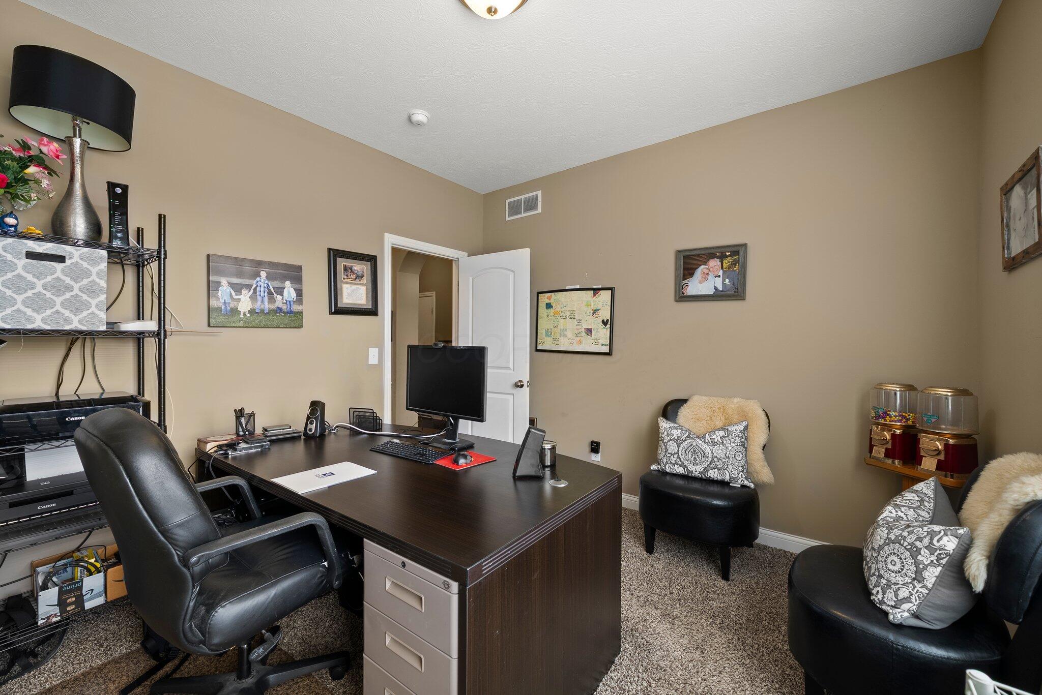 3950 Granite Peak Drive, Grove City, Ohio image 9