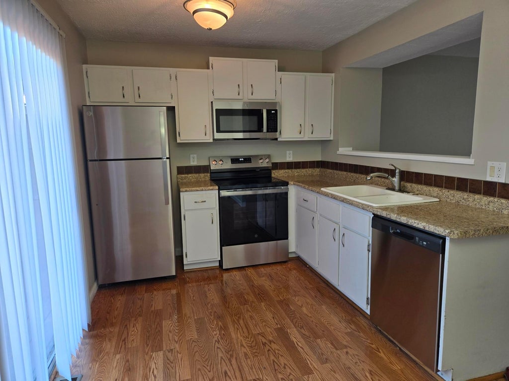 Photo of 792 Ficus Drive 28A #28A, Worthington, OH 43085 (MLS # 226028605)