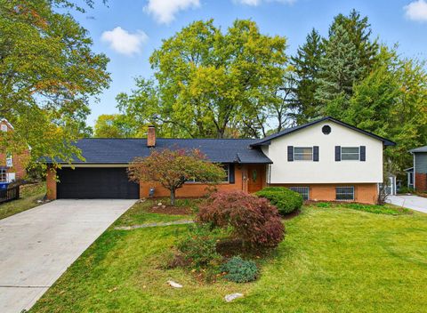 Photo of 724 Chaffin Ridge, Columbus, OH 43214 (MLS # 225040530) Photo of 724 Chaffin Ridge, Columbus, OH 43214 (MLS # 225040530)