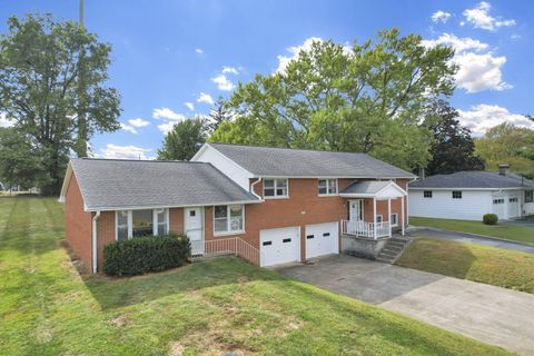 Photo of 245 E South Street, Lithopolis, OH 43136 (MLS # 225036771) Photo of 245 E South Street, Lithopolis, OH 43136 (MLS # 225036771)
