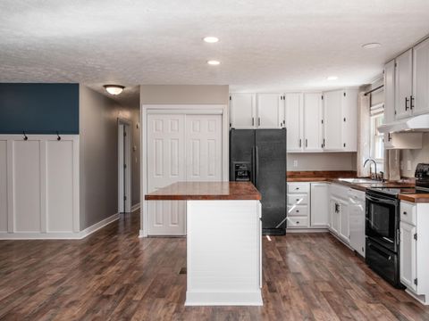 Tiny photo for 930 Hickory Drive, Marysville, OH 43040 (MLS # 225037417)