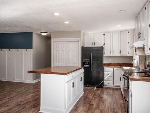 Tiny photo for 930 Hickory Drive, Marysville, OH 43040 (MLS # 225037417)
