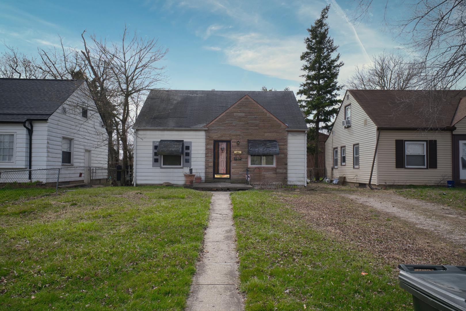Columbus, Ohio 43211, United States, 3 Bedrooms Bedrooms, ,1 BathroomBathrooms,Residential,Pending,89703