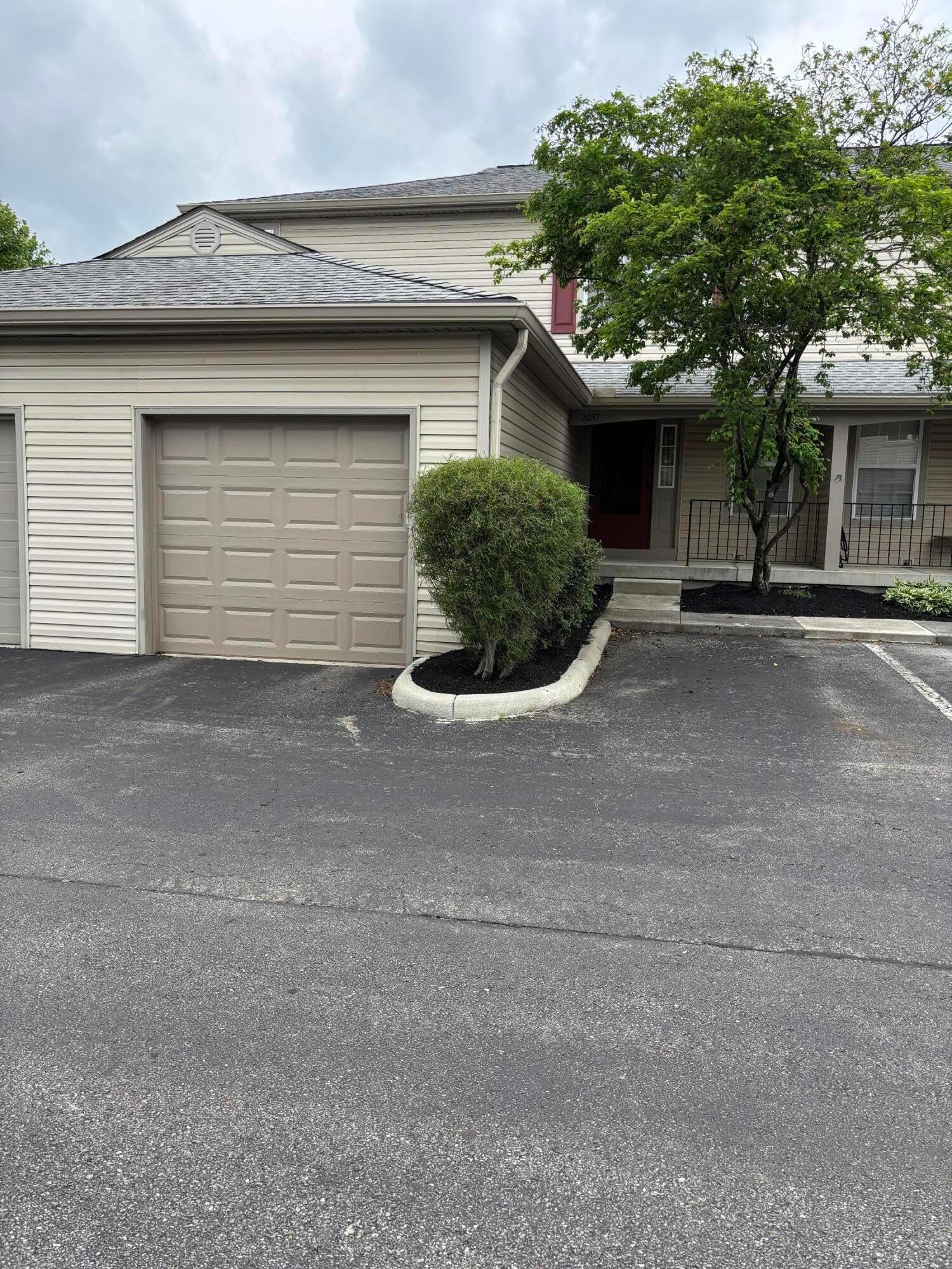 2037 Burbridge Lane #31B, Hilliard, Ohio image 1