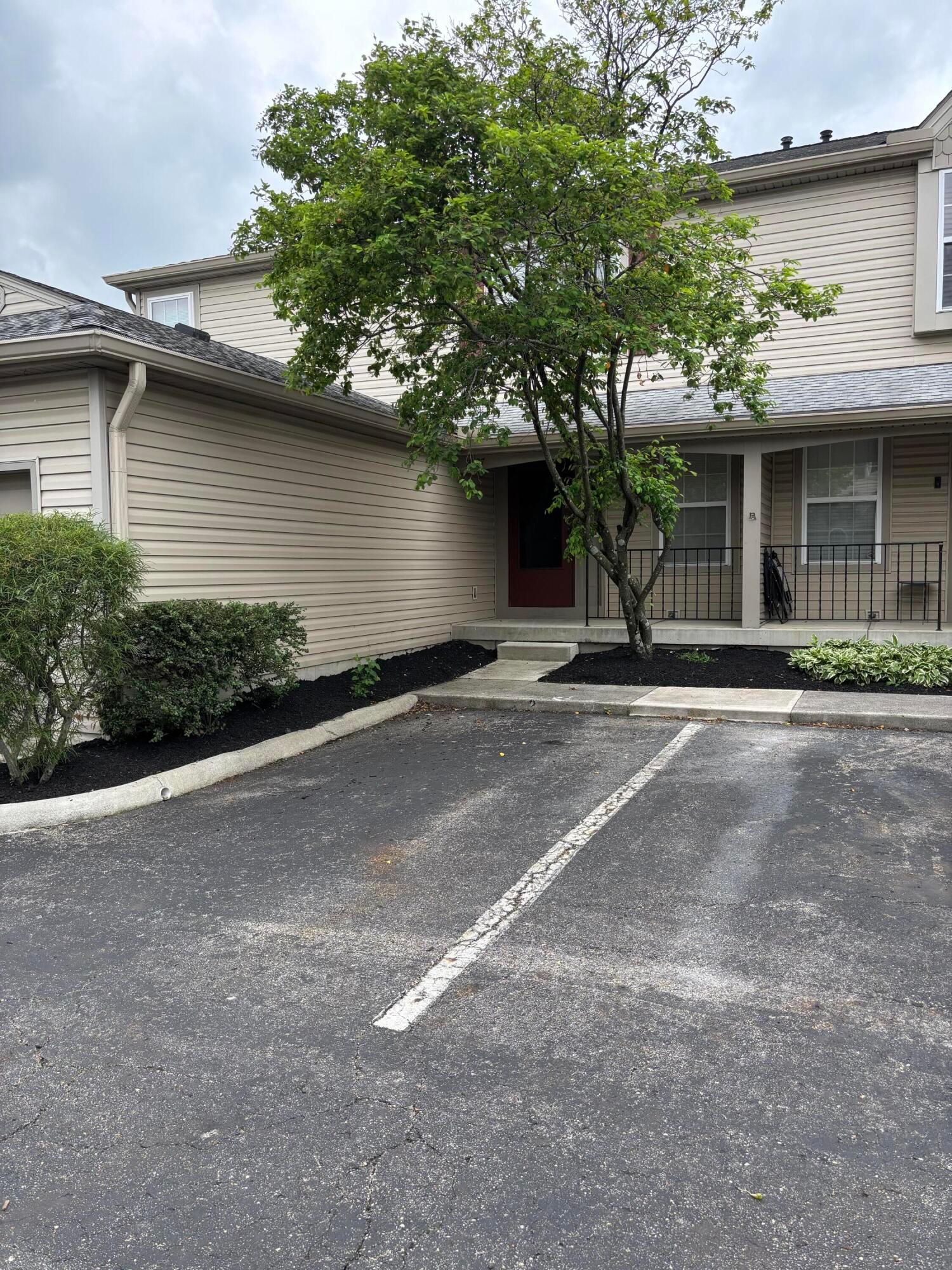 2037 Burbridge Lane #31B, Hilliard, Ohio image 2