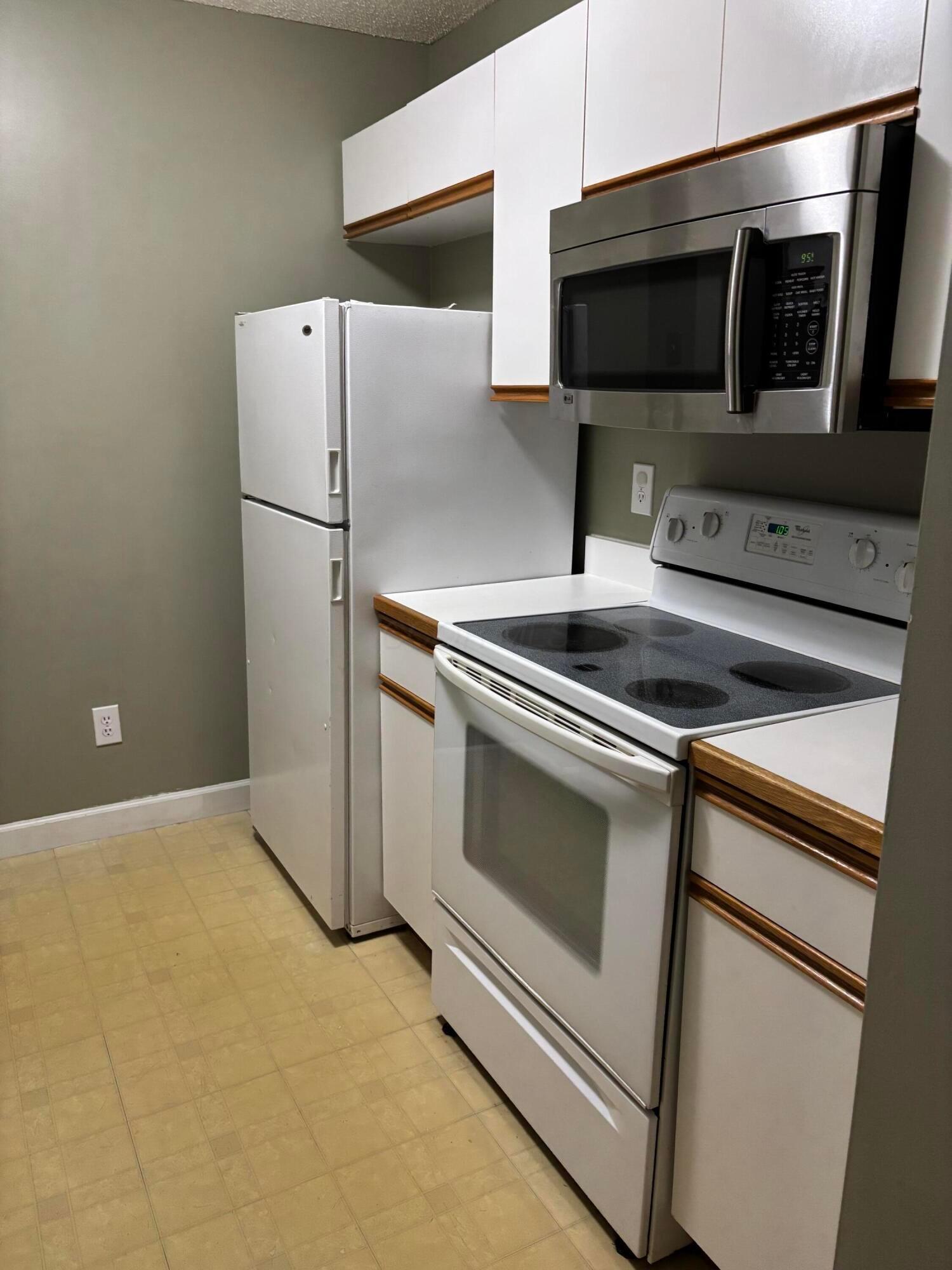 2037 Burbridge Lane #31B, Hilliard, Ohio image 5