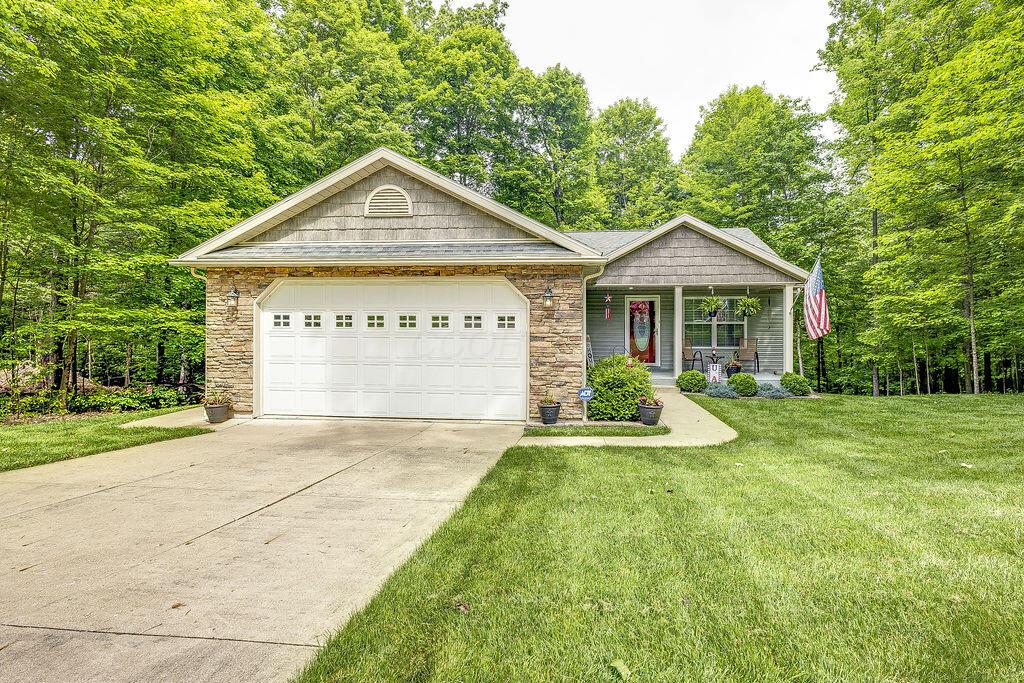 538 Grand Valley Drive, Howard, Ohio image 1