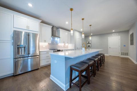 Tiny photo for 5211 Highpointe Lakes Drive 7105 #7105, Westerville, OH 43081 (MLS # 225023831)