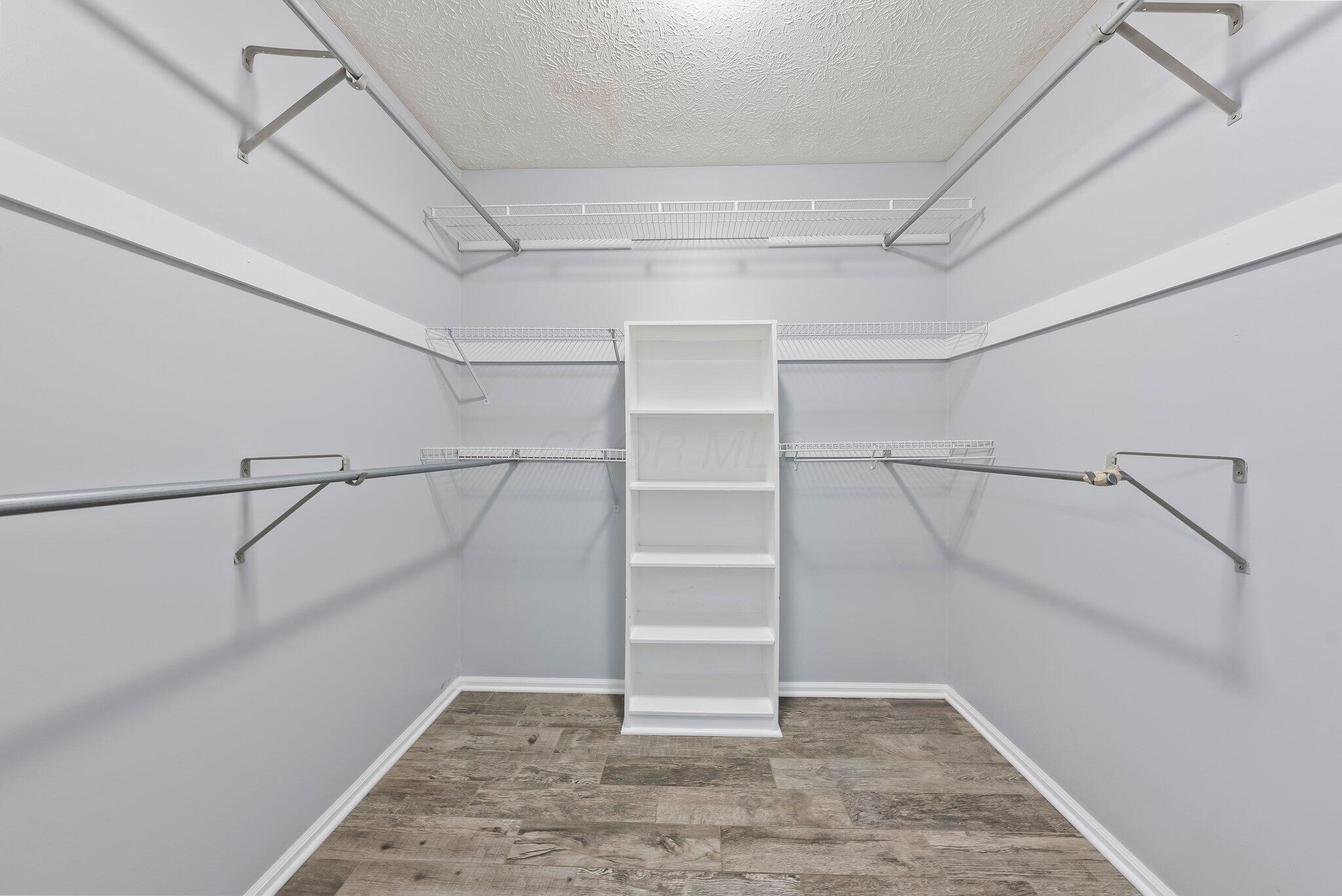 2201 Stratingham Drive, Dublin, Ohio image 24