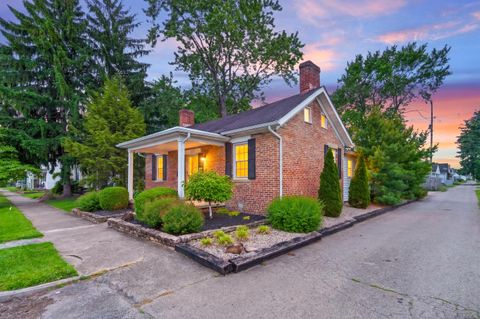 Photo of 327 E Mound Street, Circleville, OH 43113 (MLS # 226017469)