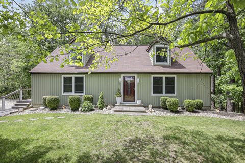 Photo of 80 Lodge Lane, Sugar Grove, OH 43155 (MLS # 226017824)