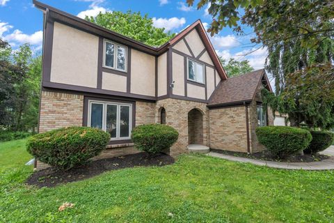Homes For Sale - 2069 Walnut Hill Park Drive<br/> Columbus, OH 43232