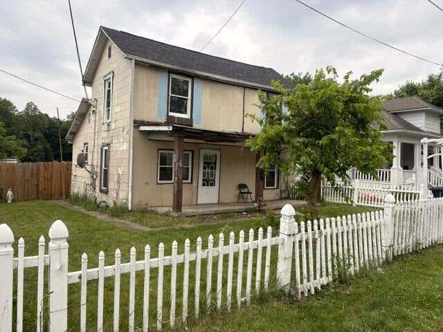 Photo of 135 S Roosevelt Avenue, Lancaster, OH 43130 (MLS # 226020571)