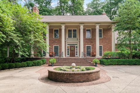 Photo of 700 Eagle Ridge, Powell, OH 43065 (MLS # 226008961)