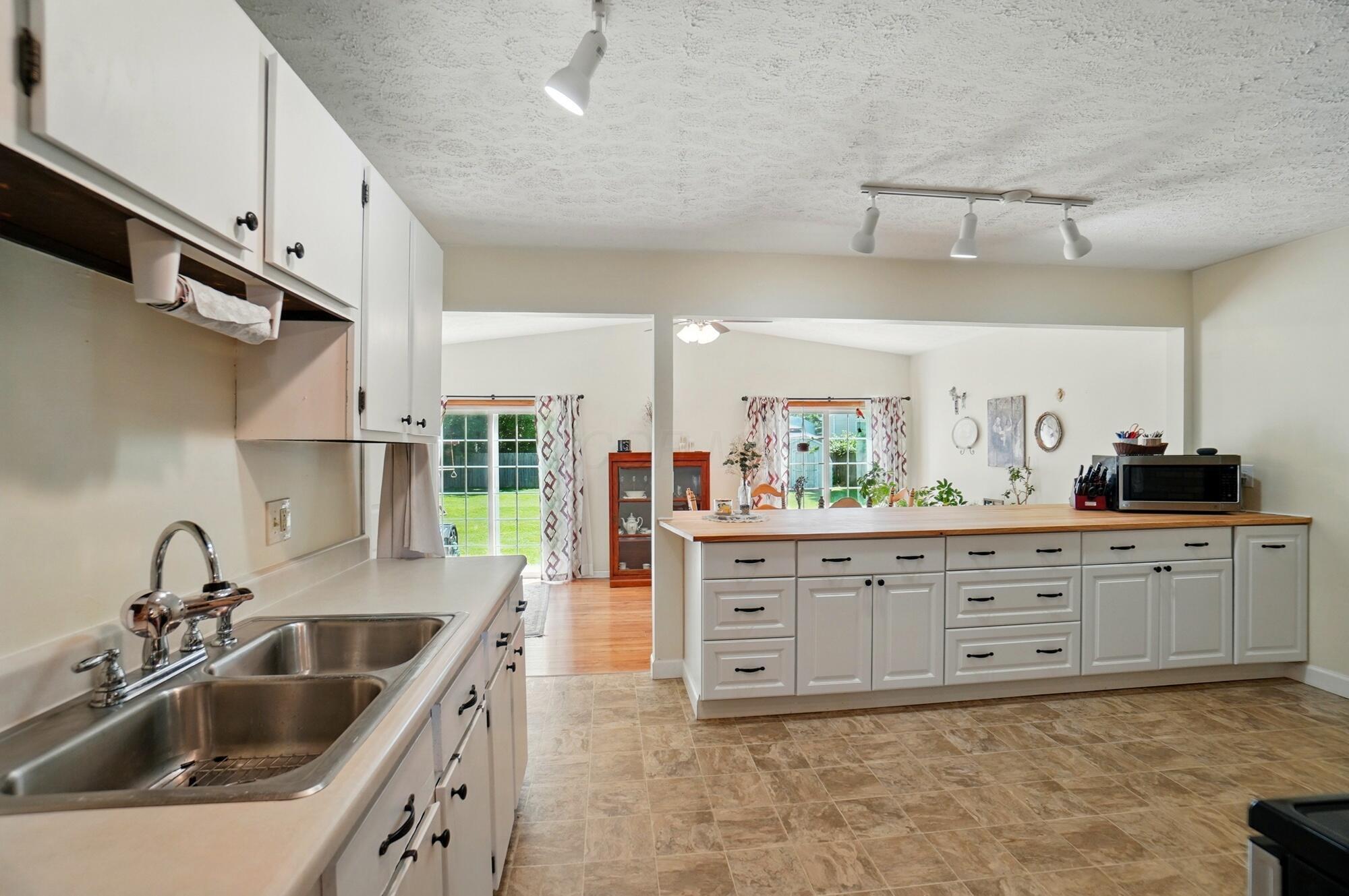 3784 Hendron Road, Groveport, Ohio image 12