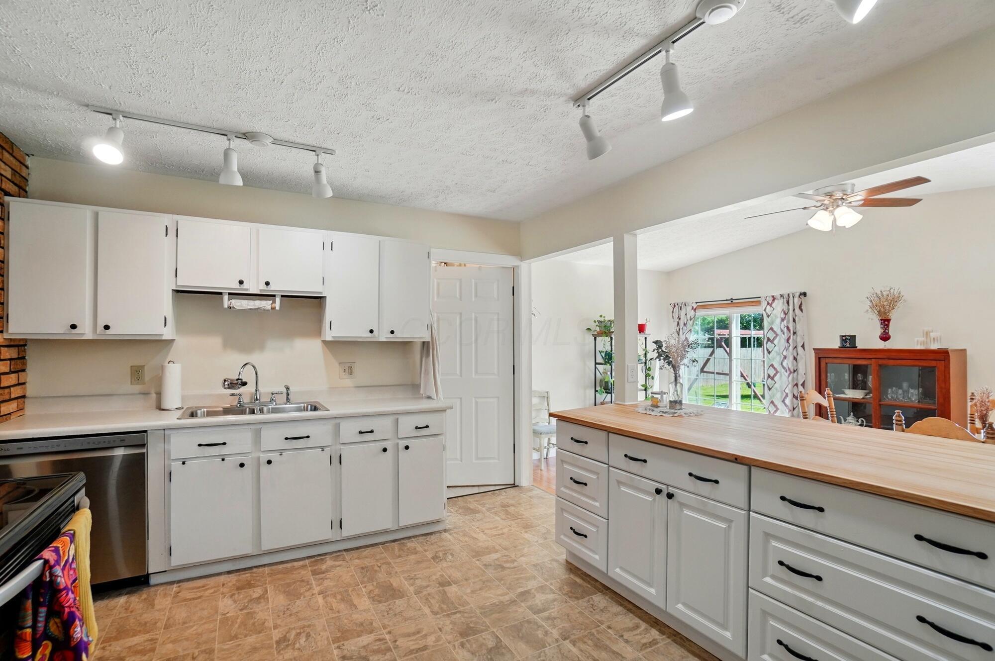 3784 Hendron Road, Groveport, Ohio image 14