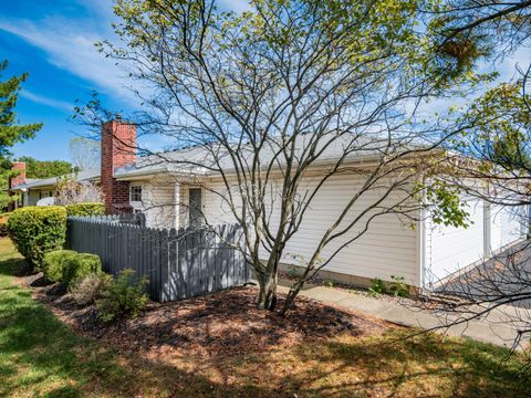 Photo of 8361 Sable Crossing Drive, Columbus, OH 43240 (MLS # 225039120)