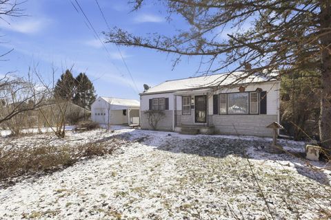 Photo of 317 Wayne Avenue, Newark, OH 43055 (MLS # 226002102)