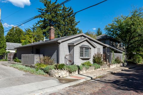 Photo of 320 E Columbus Street, Columbus, OH 43206 (MLS # 225039445)
