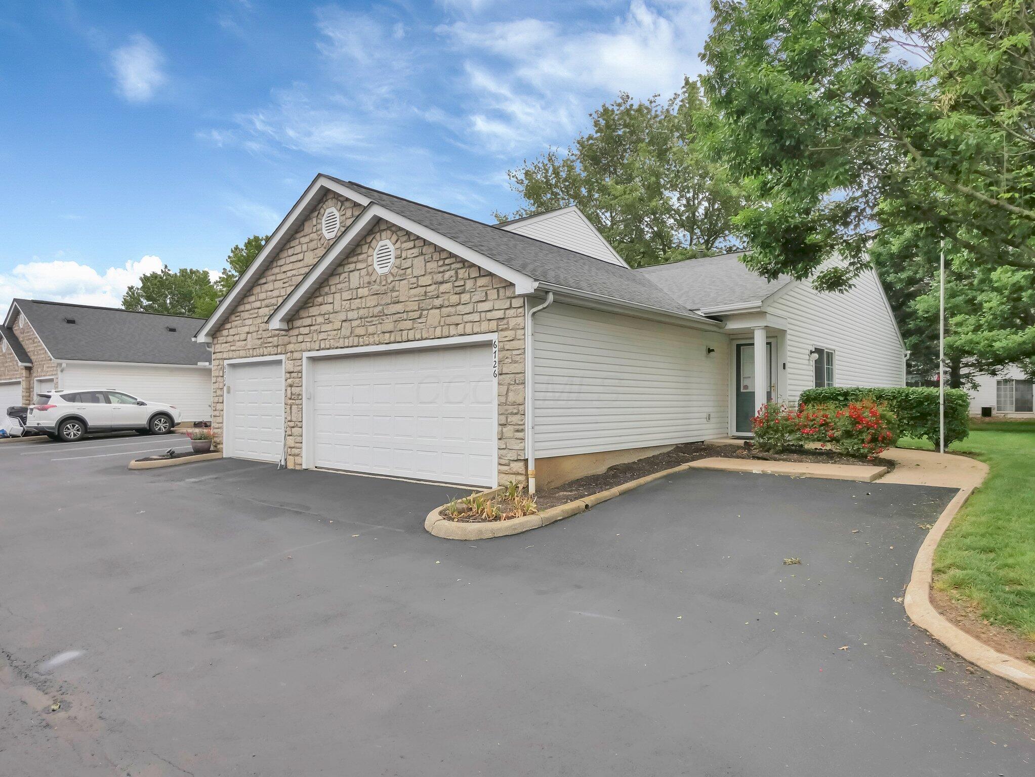 6726 Hamler Drive #33E, Canal Winchester, Ohio image 2
