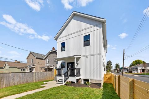 Tiny photo for 981 Gilbert Street, Columbus, OH 43206 (MLS # 225037750)