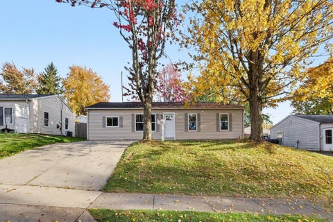 Photo of 409 Sunset Drive, Johnstown, OH 43031 (MLS # 226041187)