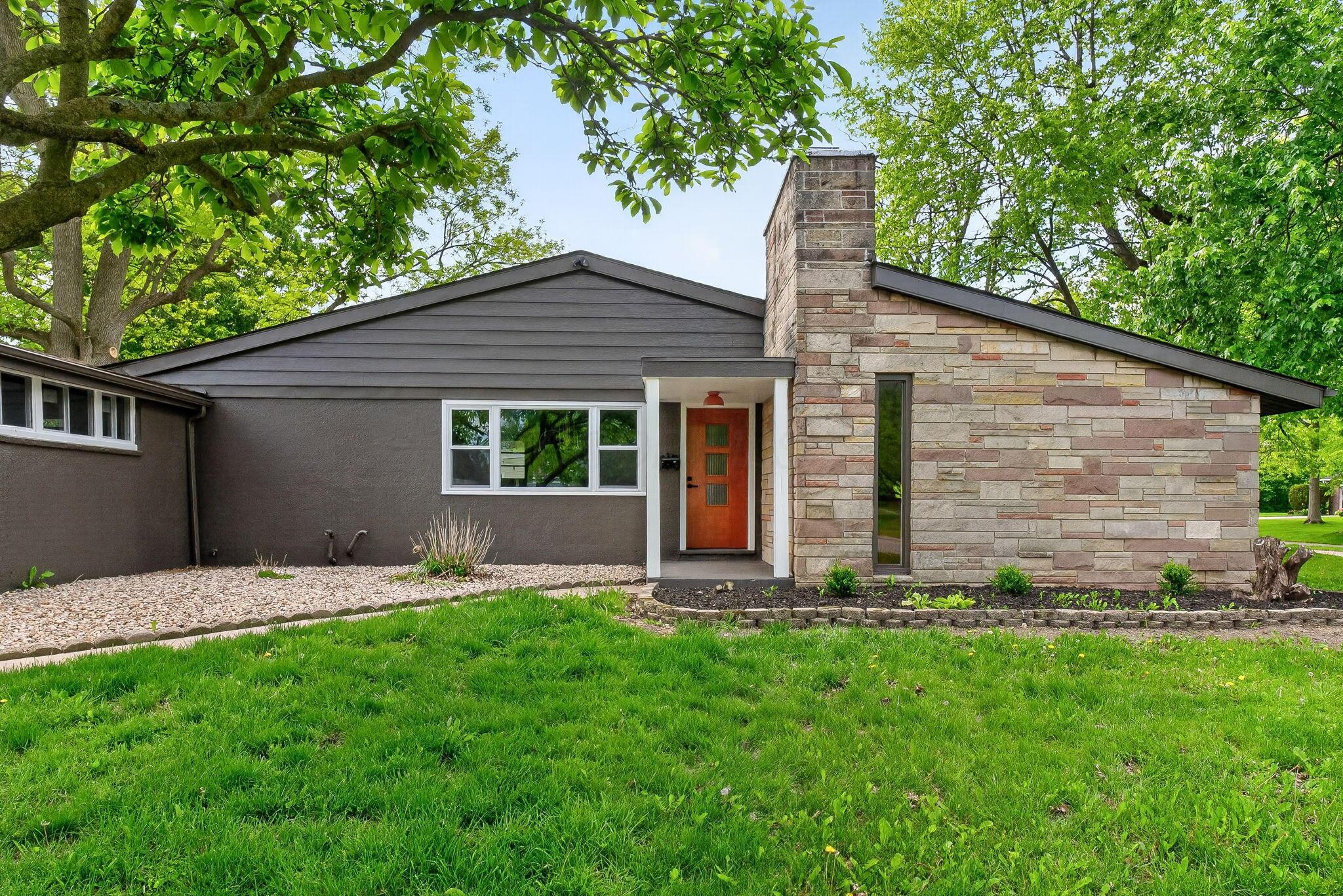 825 W 8th Street