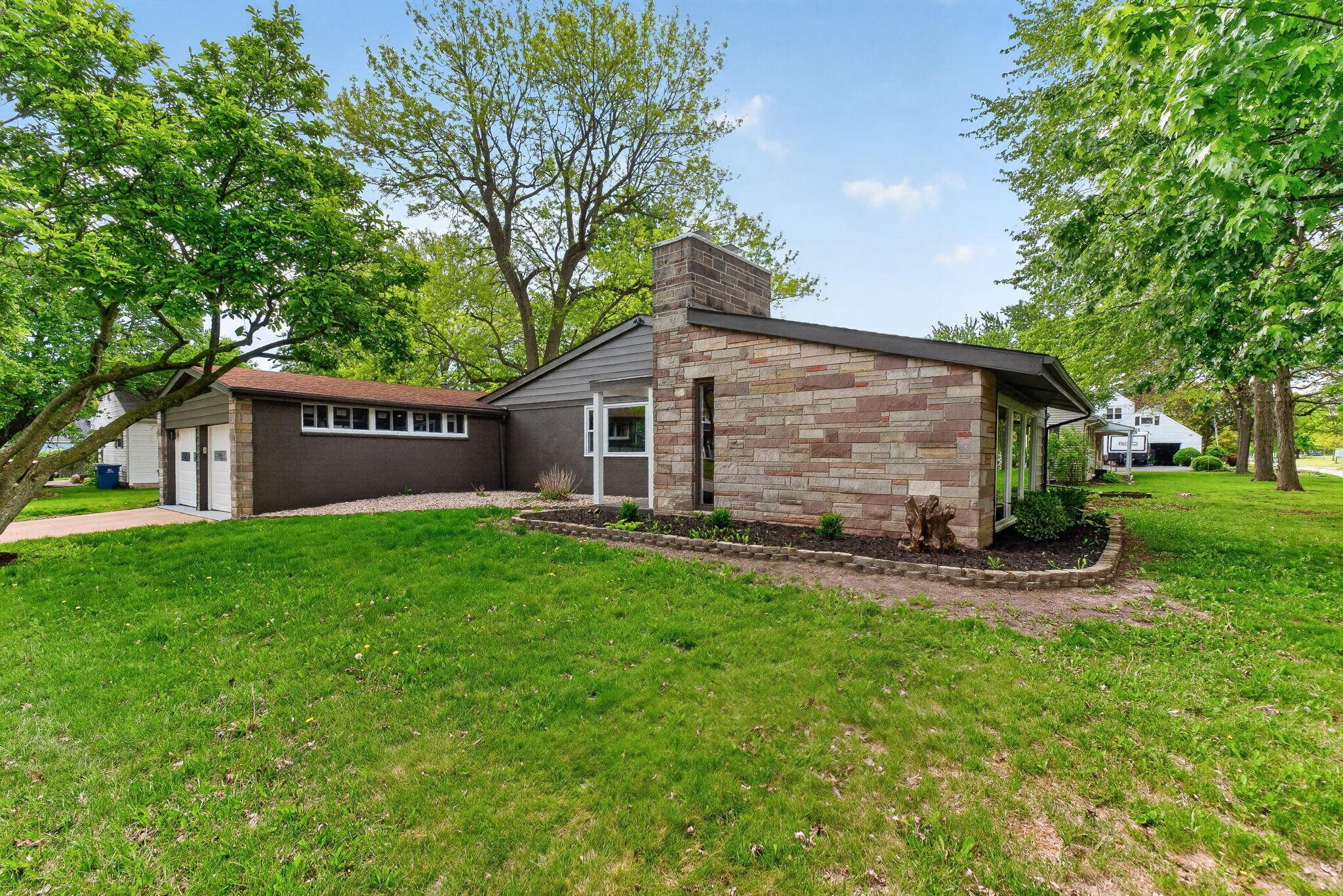 825 W 8th Street