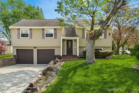 Photo of 4051 Cypress Avenue, Grove City, OH 43123 (MLS # 226012184)