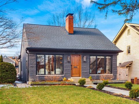 Tiny photo for 221 S Roosevelt Avenue, Bexley, OH 43209 (MLS # 226000346)