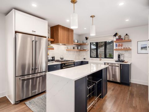 Tiny photo for 221 S Roosevelt Avenue, Bexley, OH 43209 (MLS # 226000346)