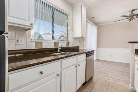 Tiny photo for 2733 Greystone Drive D #D, Columbus, OH 43220 (MLS # 226002924)