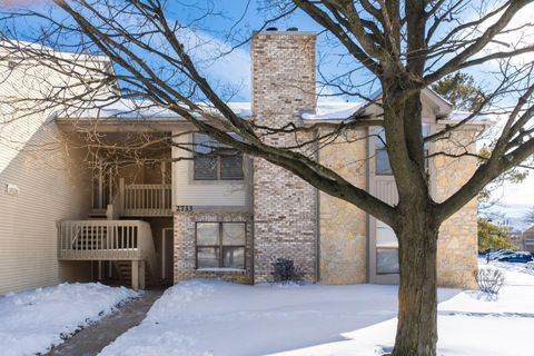 Tiny photo for 2733 Greystone Drive D #D, Columbus, OH 43220 (MLS # 226002924)