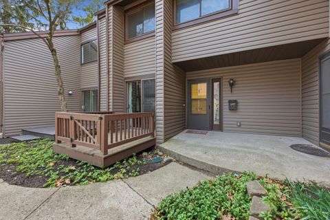 Photo of 694 Tall Oaks Drive, Newark, OH 43055 (MLS # 226009943)