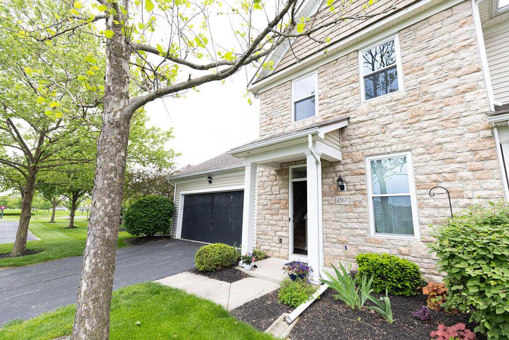 4567 Tremont Club Drive, Hilliard, Ohio image 1