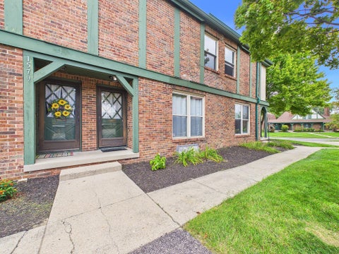 Photo of 1577 Sandringham Court, Columbus, OH 43220 (MLS # 226032946)